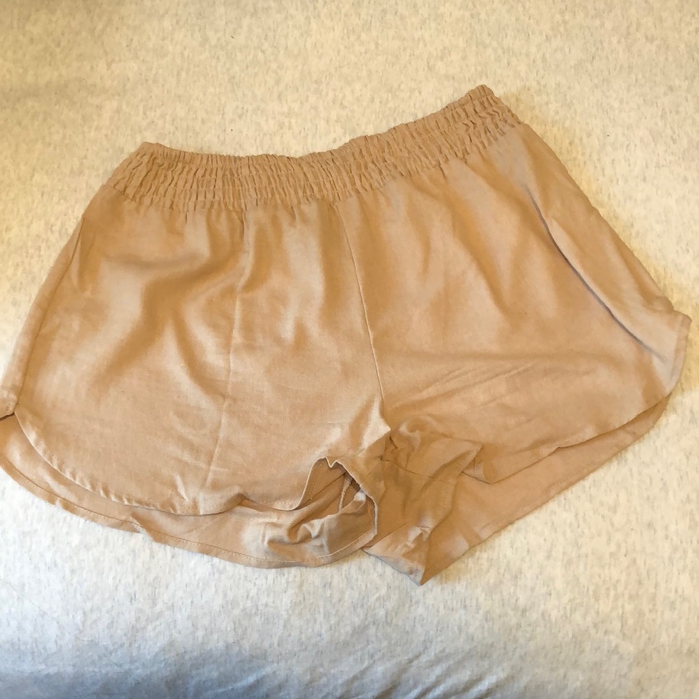 Forever 21 Faux Linen Smocked Waist Shorts in Taupe/Tan/Cream
